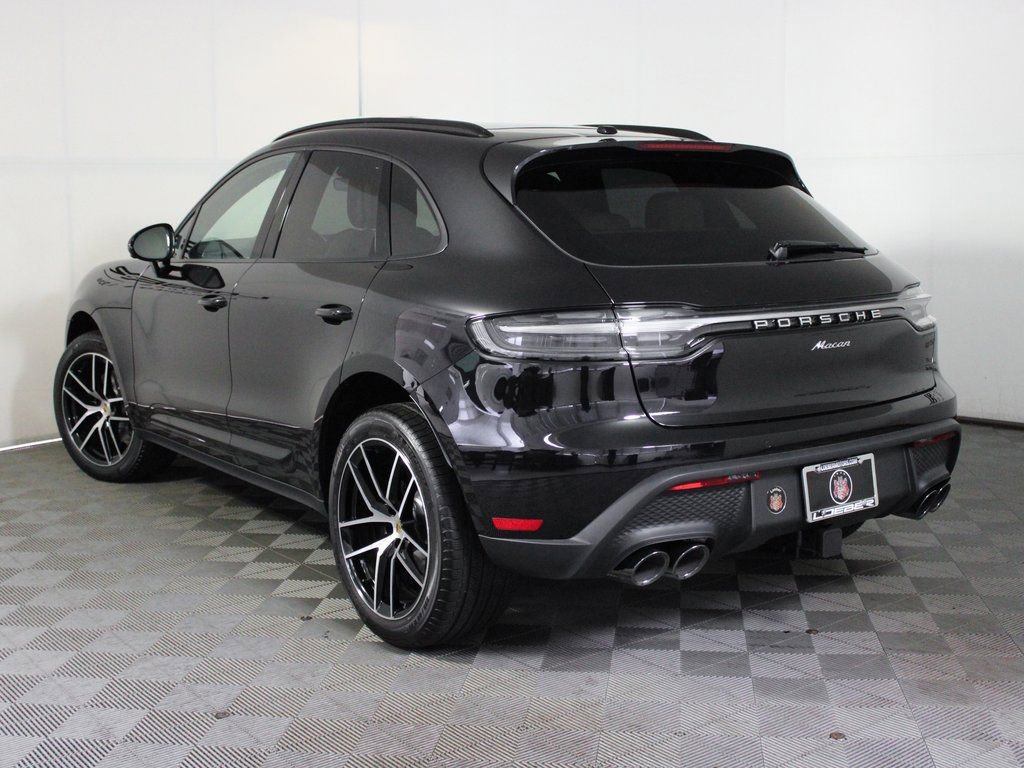 Certified 2025 Porsche Macan AWD/4WD image 3