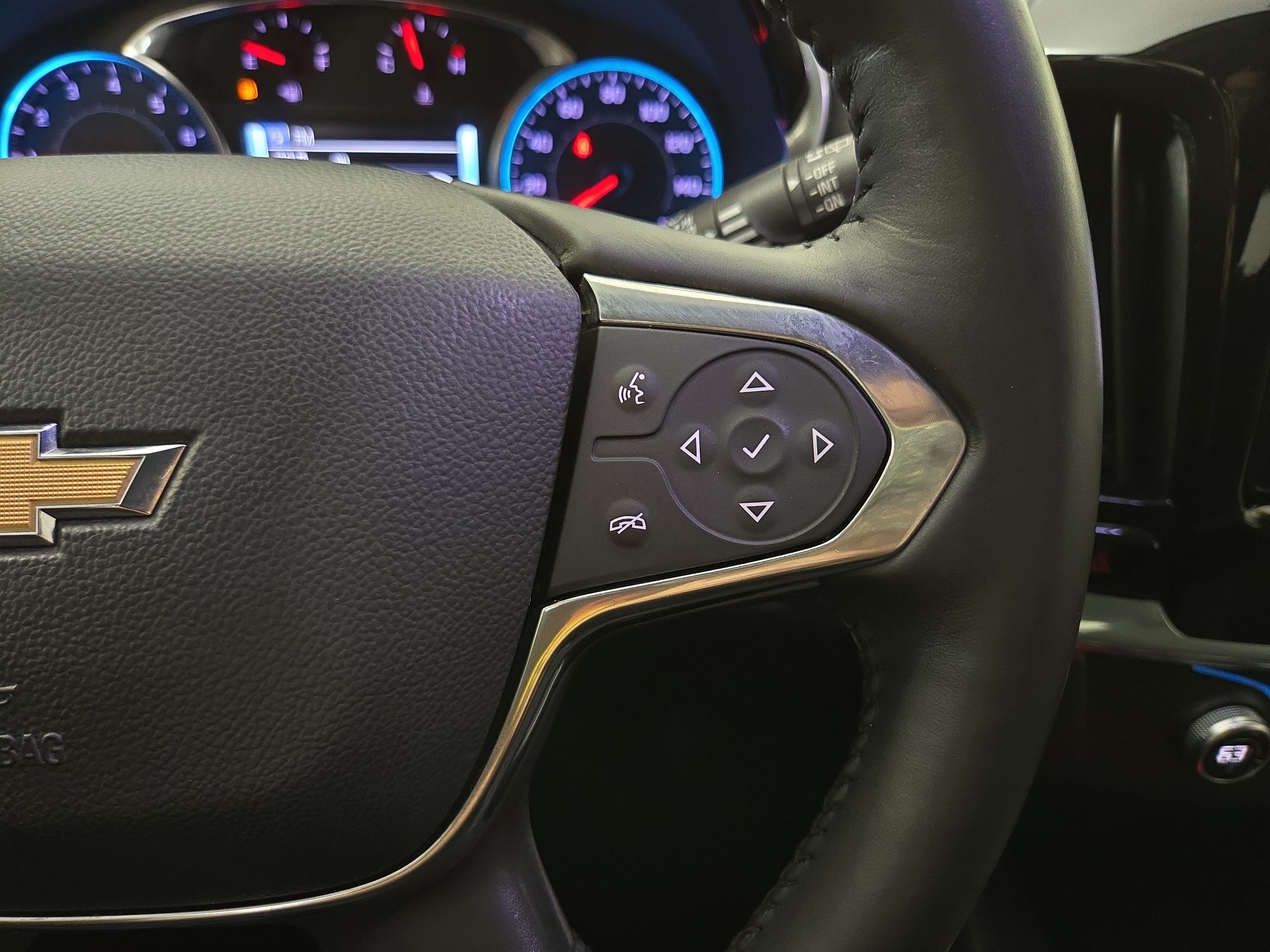 Used 2018 Chevrolet Traverse LT FWD image 18