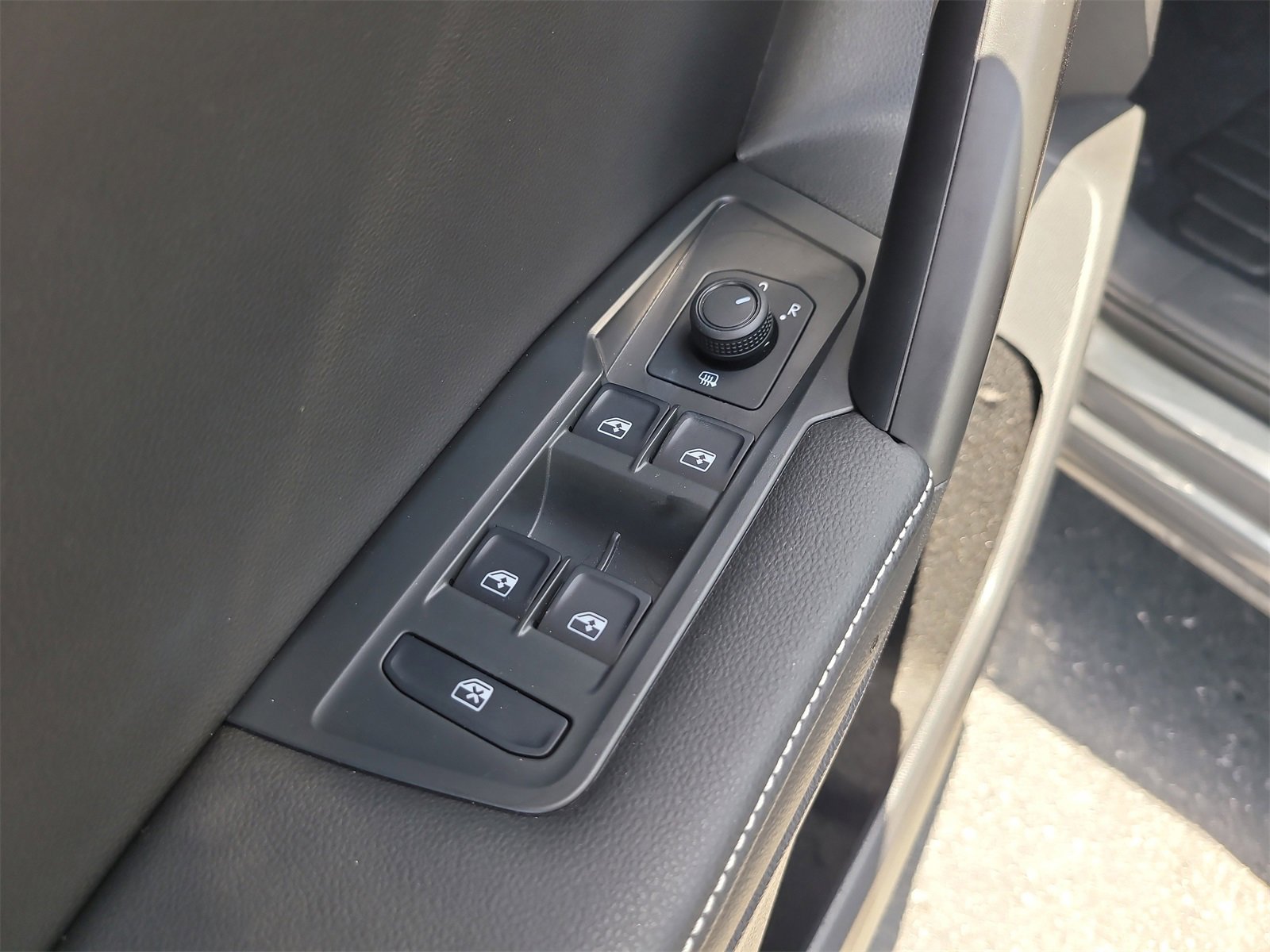 Used 2024 Volkswagen Tiguan S image 16