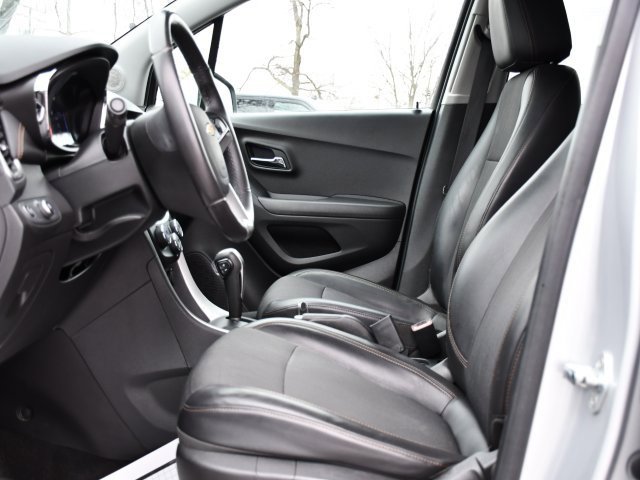 Used 2019 Chevrolet Trax LT w/ LT Convenience Package image 12