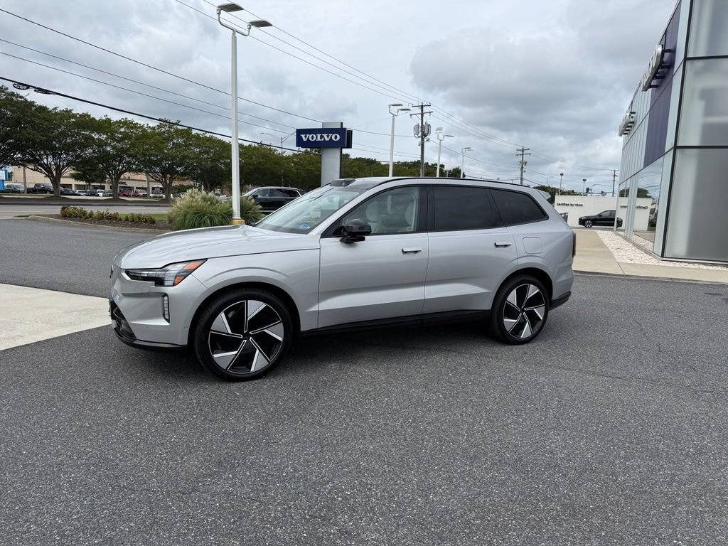 Used 2025 Volvo EX90 Ultra AWD/4WD image 2