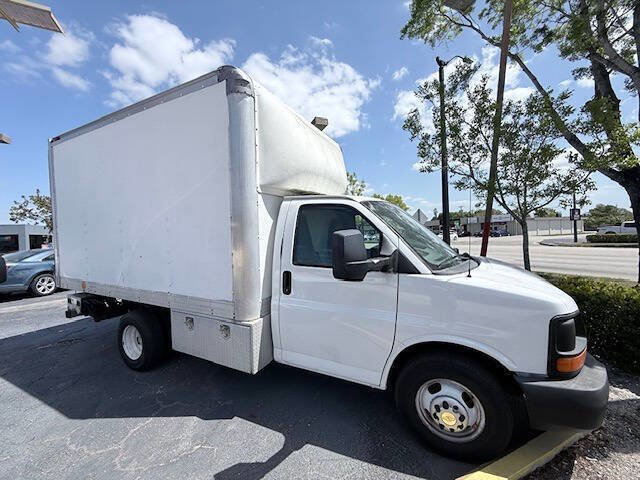 Used 2011 Chevrolet Express 3500 RWD image 8