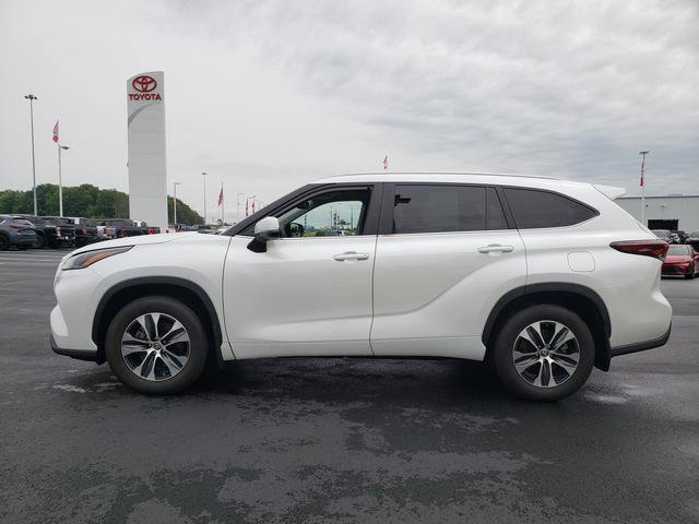 Used 2024 Toyota Highlander XLE AWD/4WD image 10