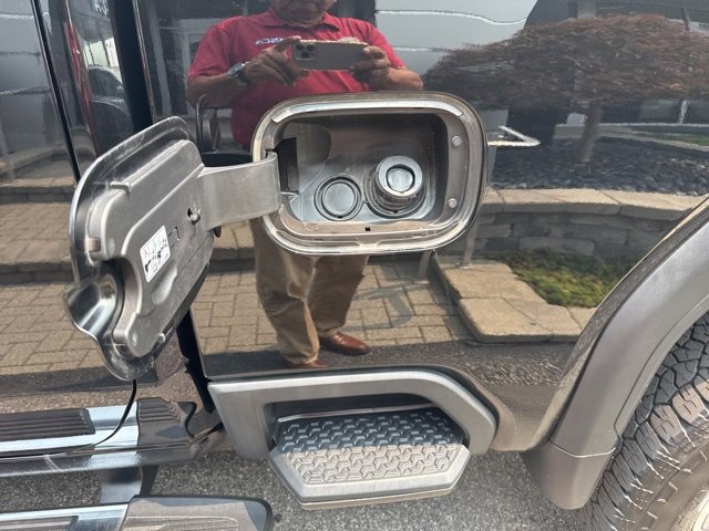 Used 2025 GMC Sierra 2500 Denali w/ Technology Package image 8