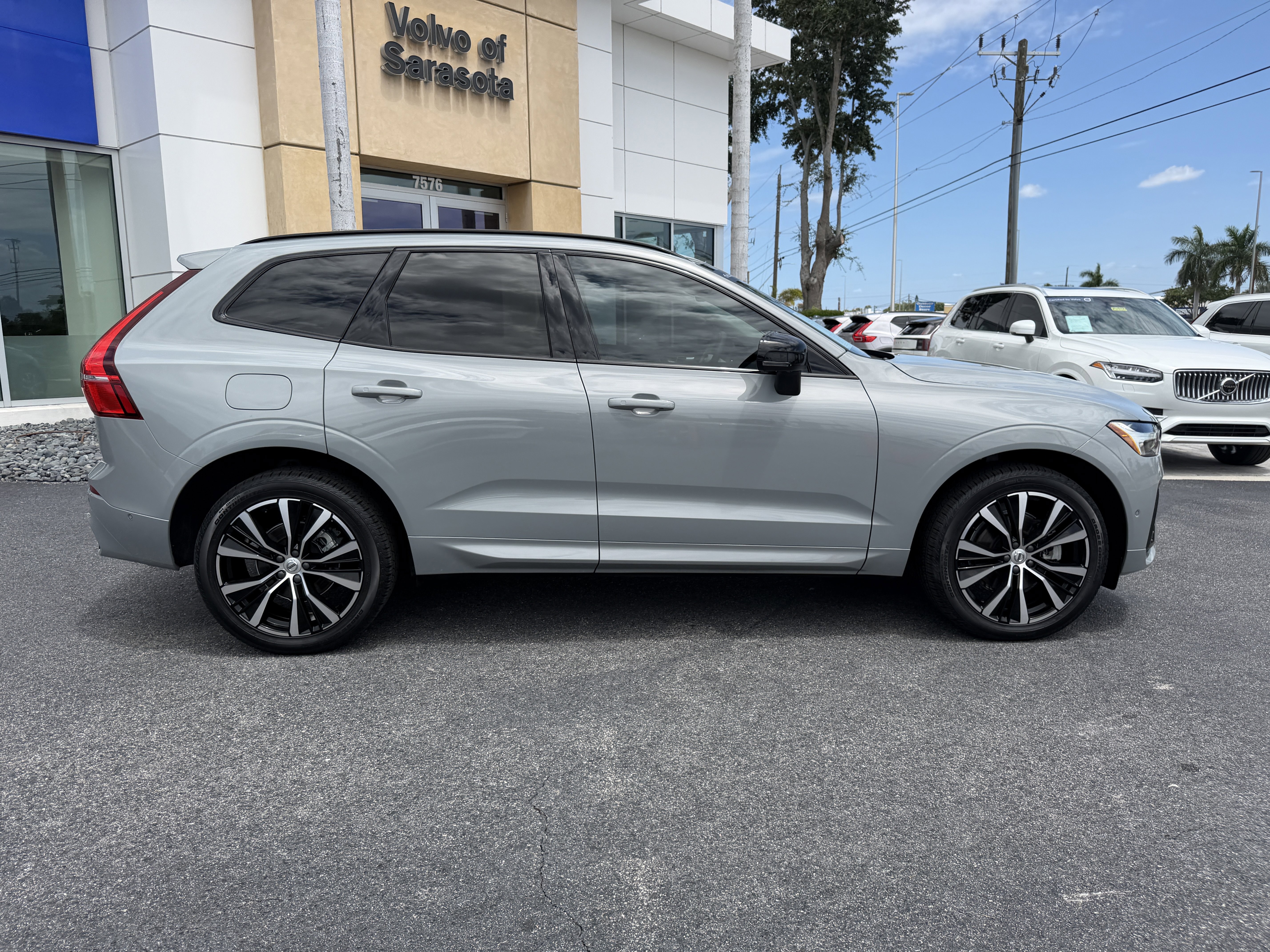 Certified 2024 Volvo XC60 B5 Plus w/ Protection Package Premier AWD/4WD image 2