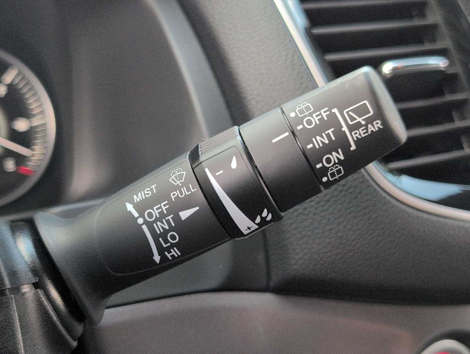 Used 2025 Honda Passport EX-L image 25