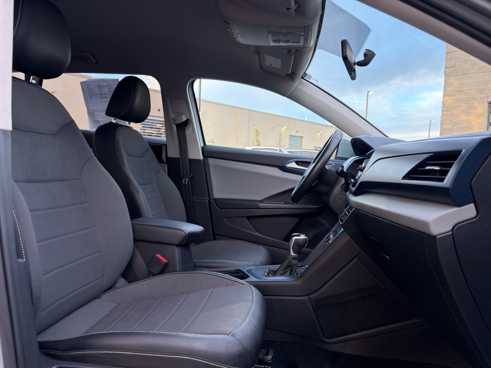 Used 2022 Volkswagen Taos SE FWD image 29