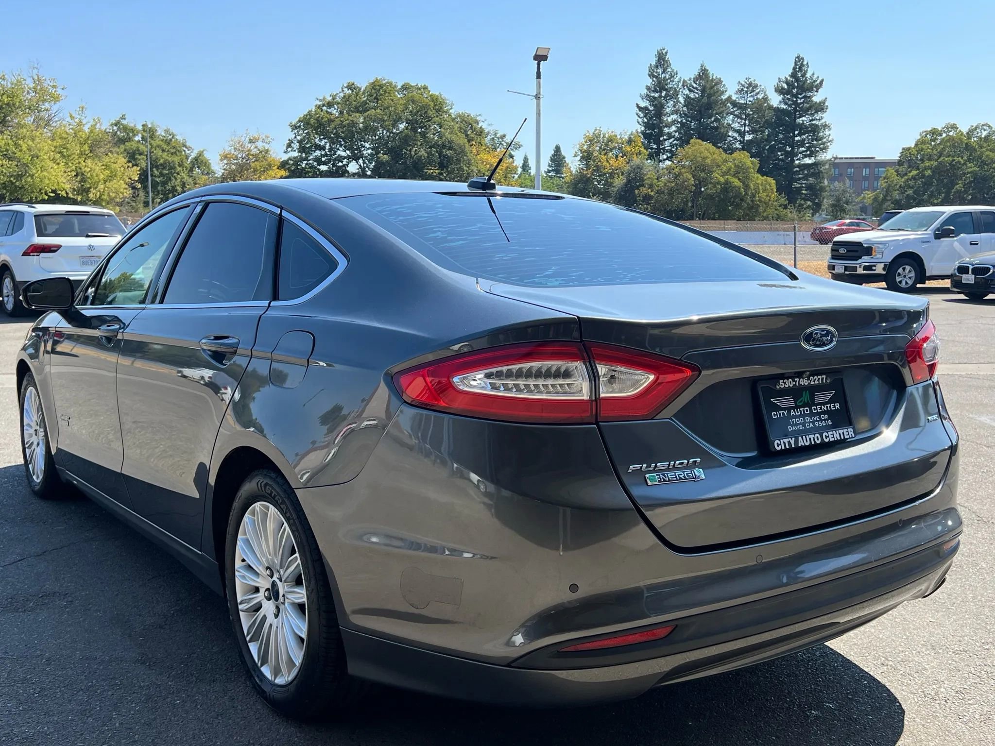Used 2016 Ford Fusion Energi SE image 3