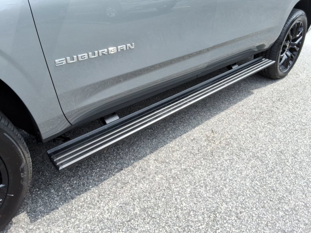 Certified 2026 Chevrolet Suburban High Country AWD/4WD image 12