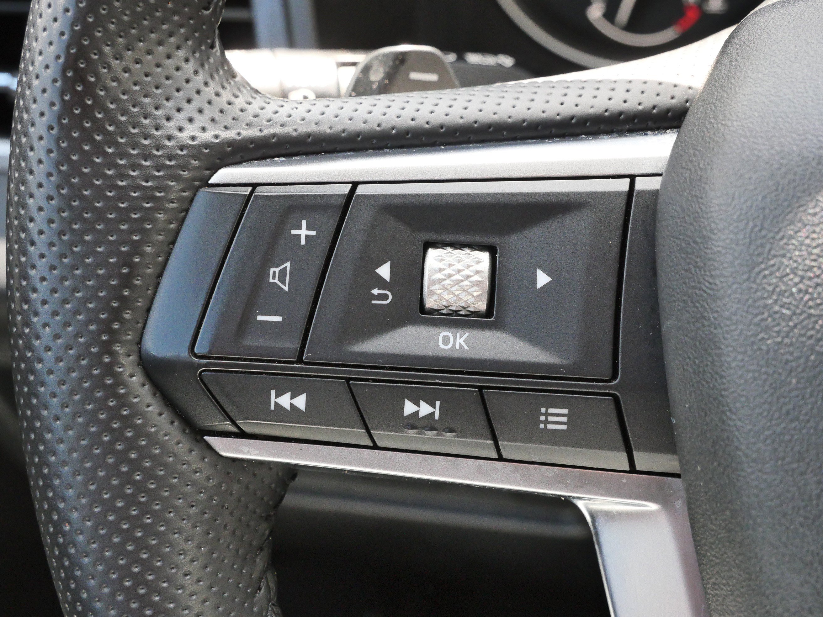 Used 2025 Mitsubishi Outlander SE AWD/4WD image 32