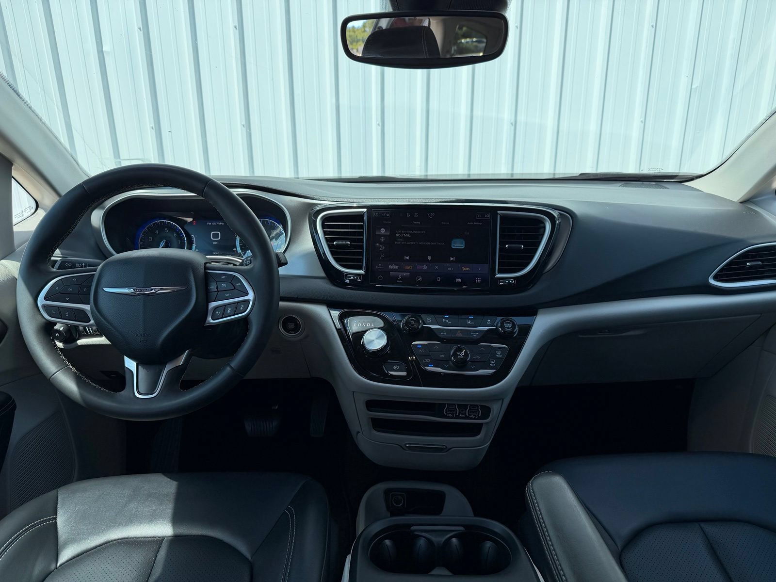 Used 2024 Chrysler Pacifica Touring-L FWD image 13