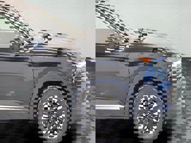 Used 2025 Nissan Kicks SV image 10