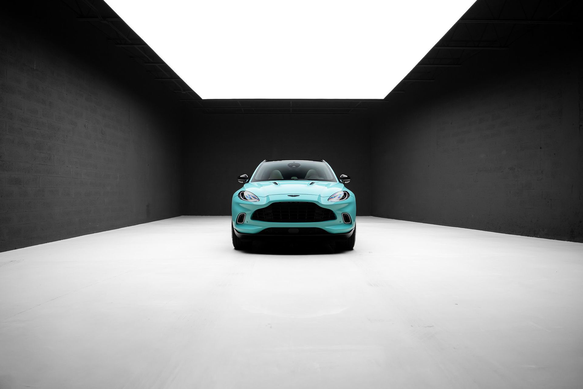 Used 2023 Aston Martin DBX AWD/4WD image 73