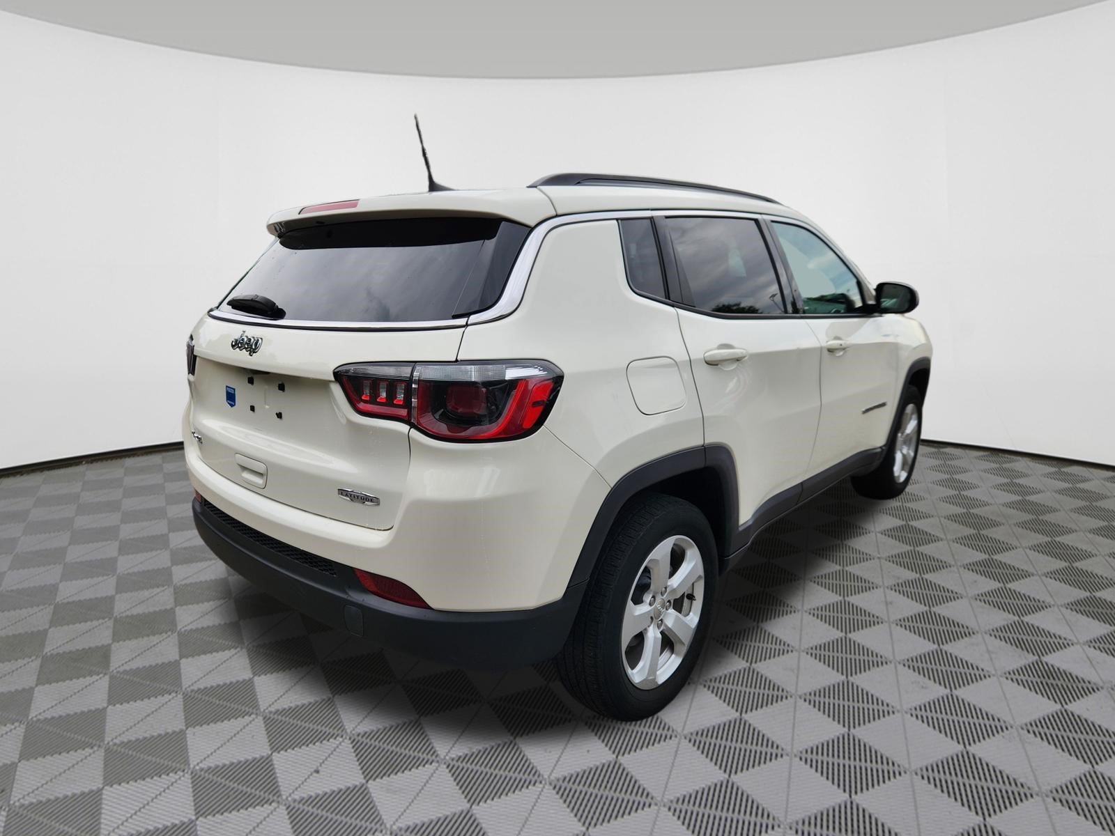 Used 2019 Jeep Compass Latitude AWD/4WD image 4