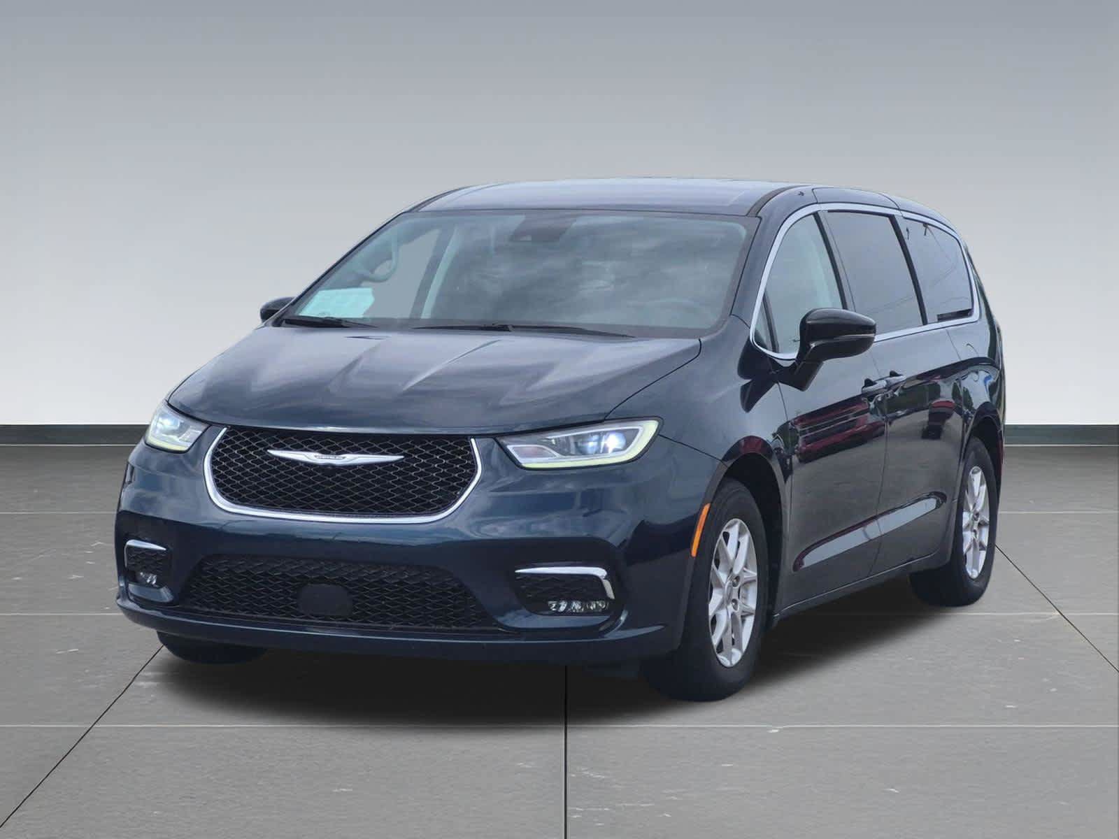 Used 2024 Chrysler Pacifica Touring-L FWD image 10