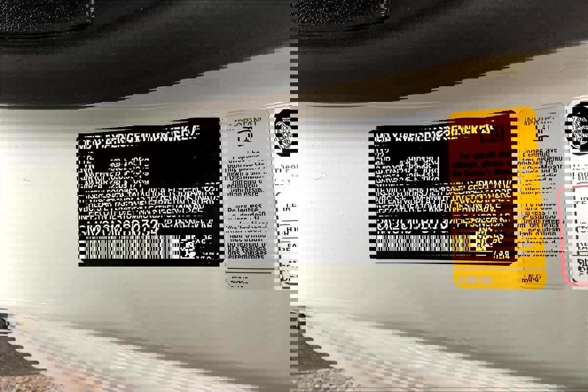 Used 2023 BMW 230i Coupe w/ Convenience Package image 5