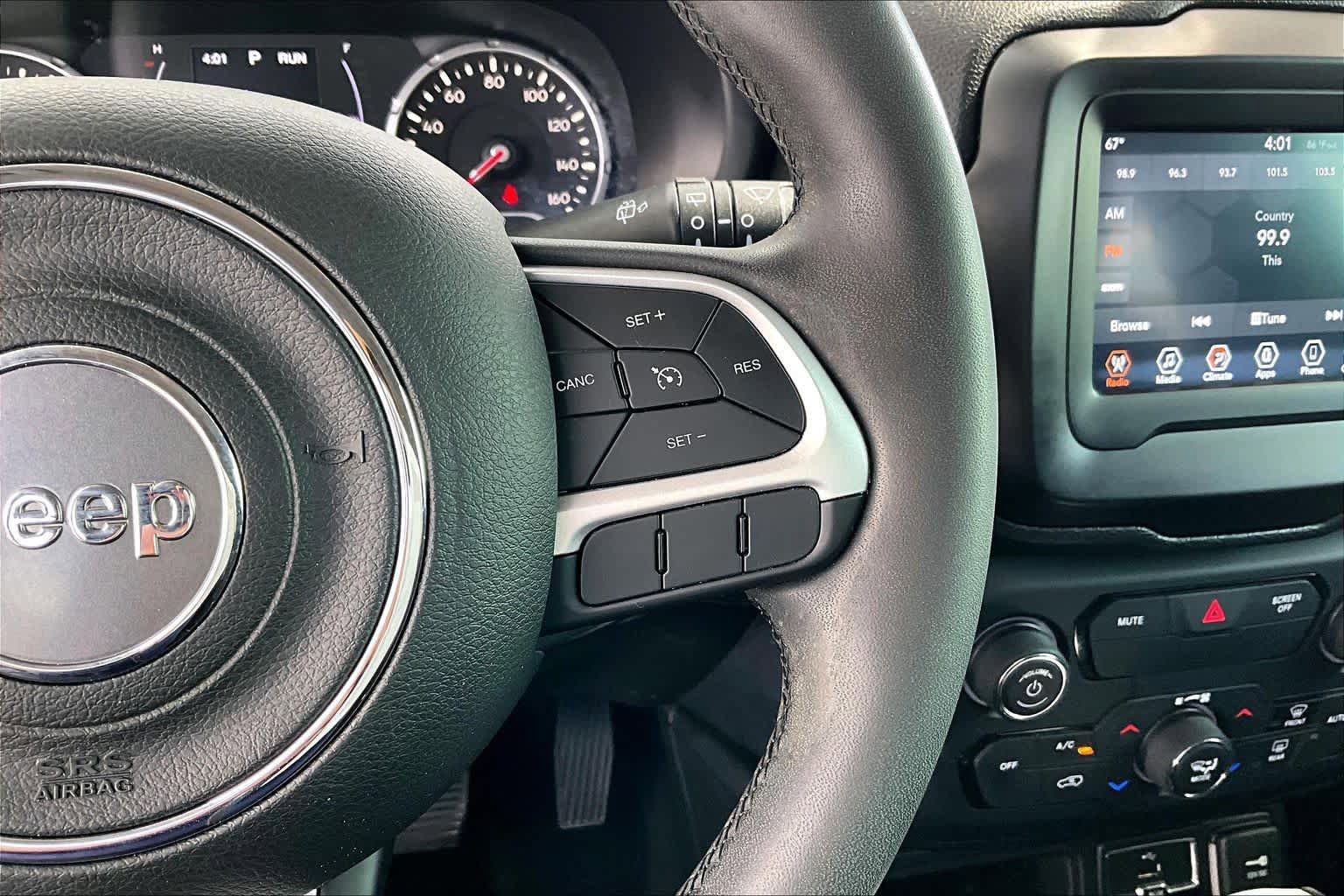 Used 2018 Jeep Renegade Latitude w/ Popular Equipment Group FWD image 24