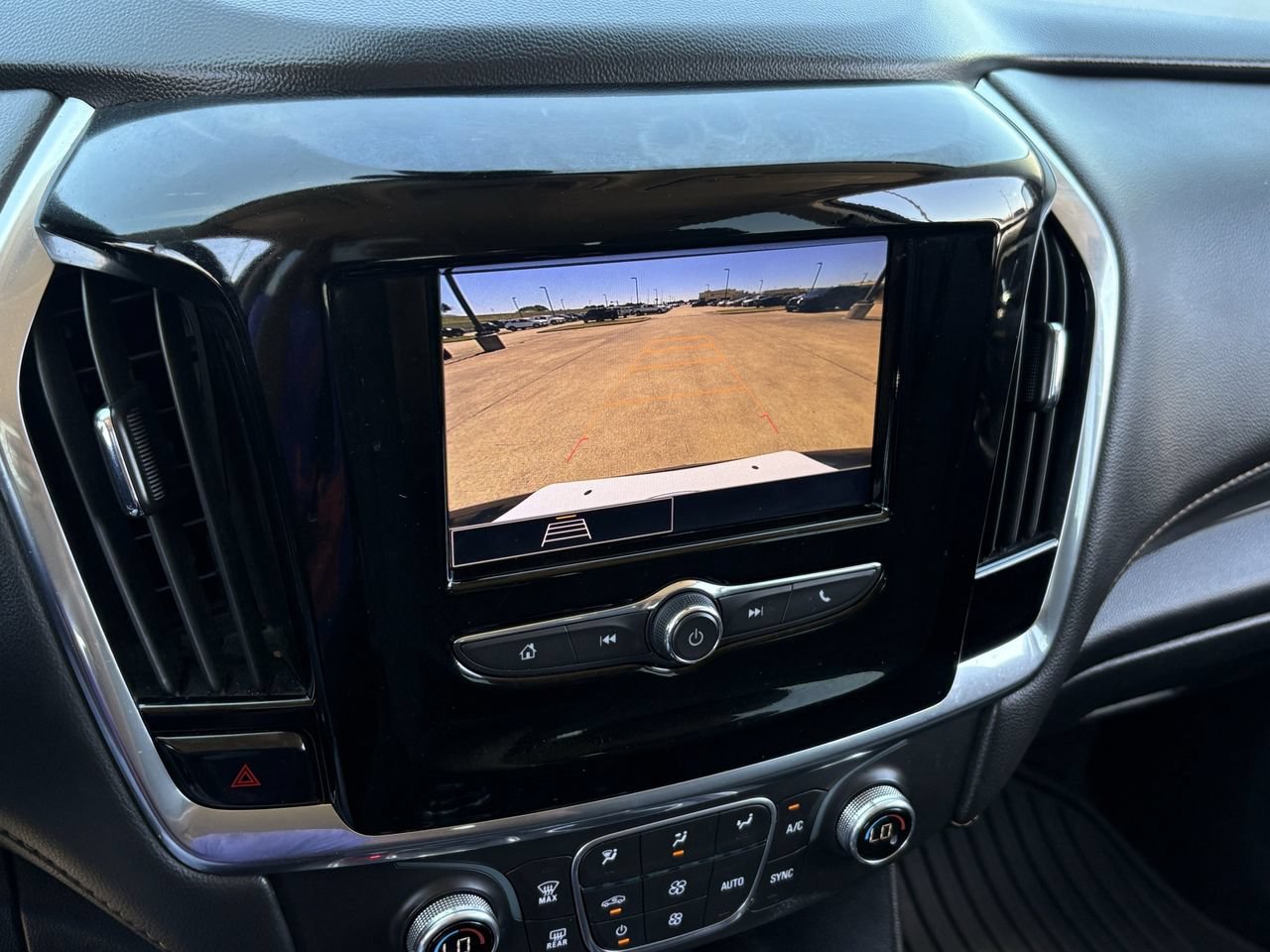 Used 2020 Chevrolet Traverse LT AWD/4WD image 21