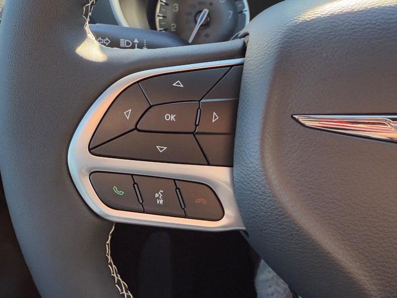 New 2026 Chrysler Pacifica Select image 13