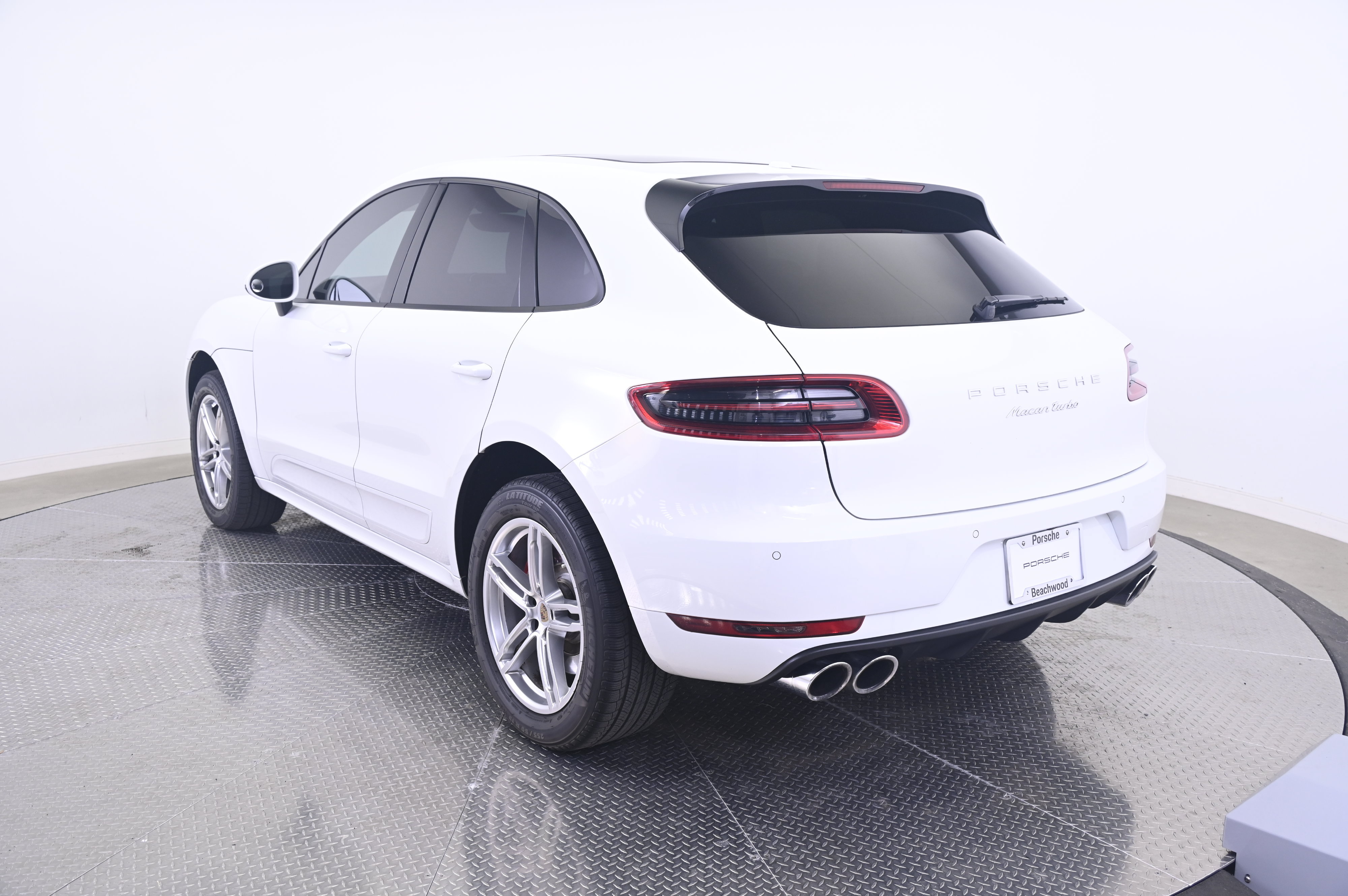 Used 2015 Porsche Macan Turbo AWD/4WD image 3