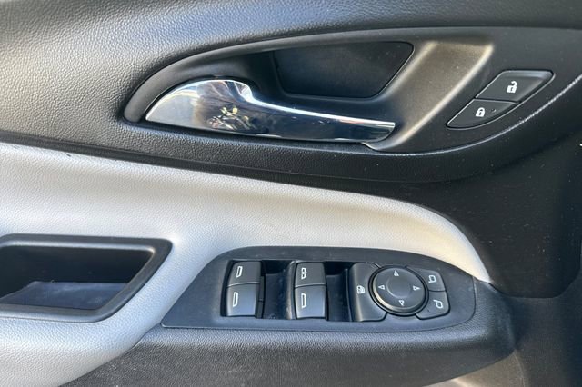 Used 2019 Chevrolet Equinox LS image 11