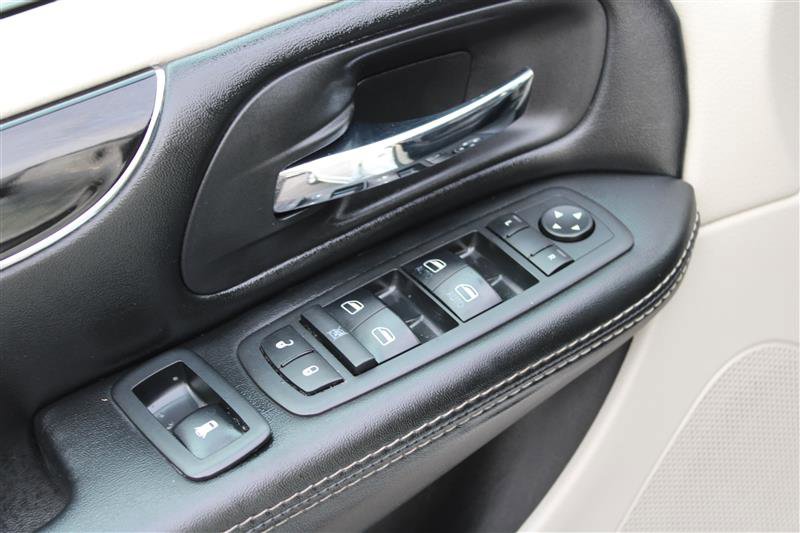 Used 2018 Dodge Grand Caravan SXT image 16