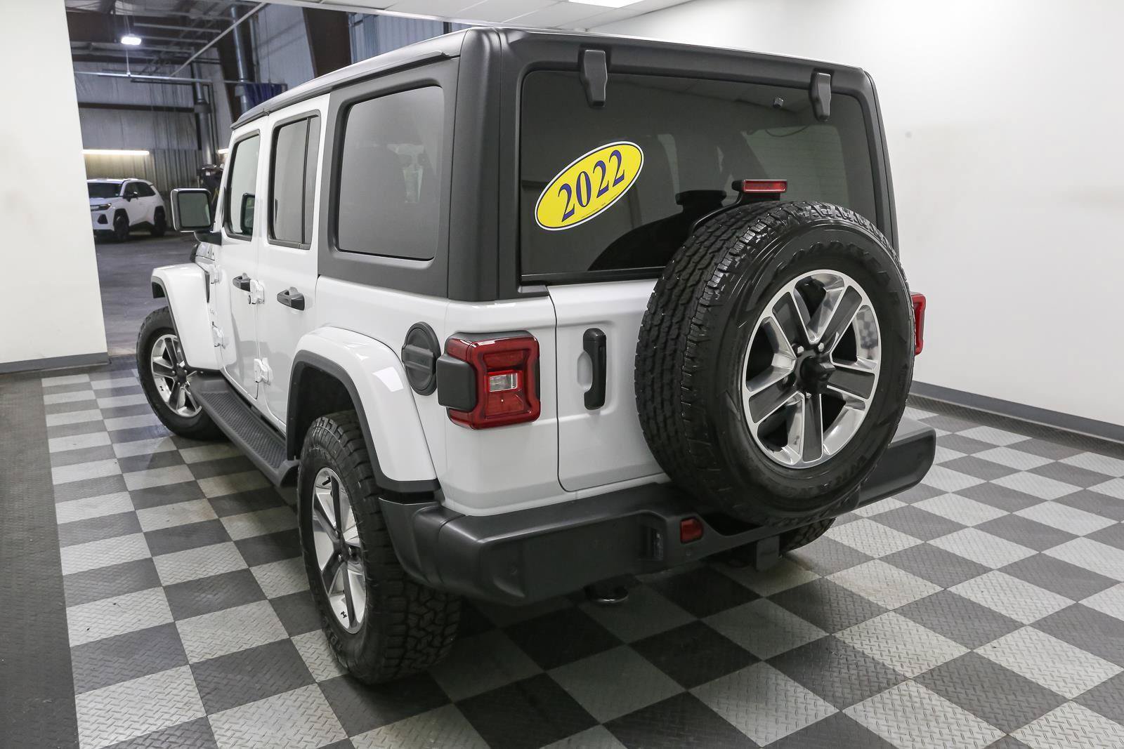 Used 2022 Jeep Wrangler Unlimited Sahara w/ LED Lighting Group AWD/4WD image 11