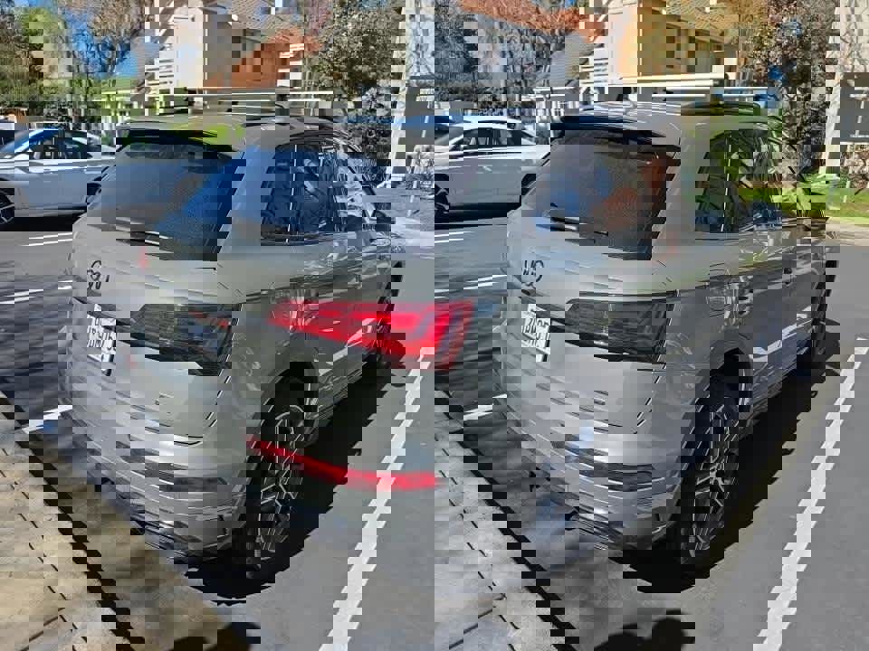 Used 2025 Audi Q5 e Premium Plus w/ Premium Plus Package image 4