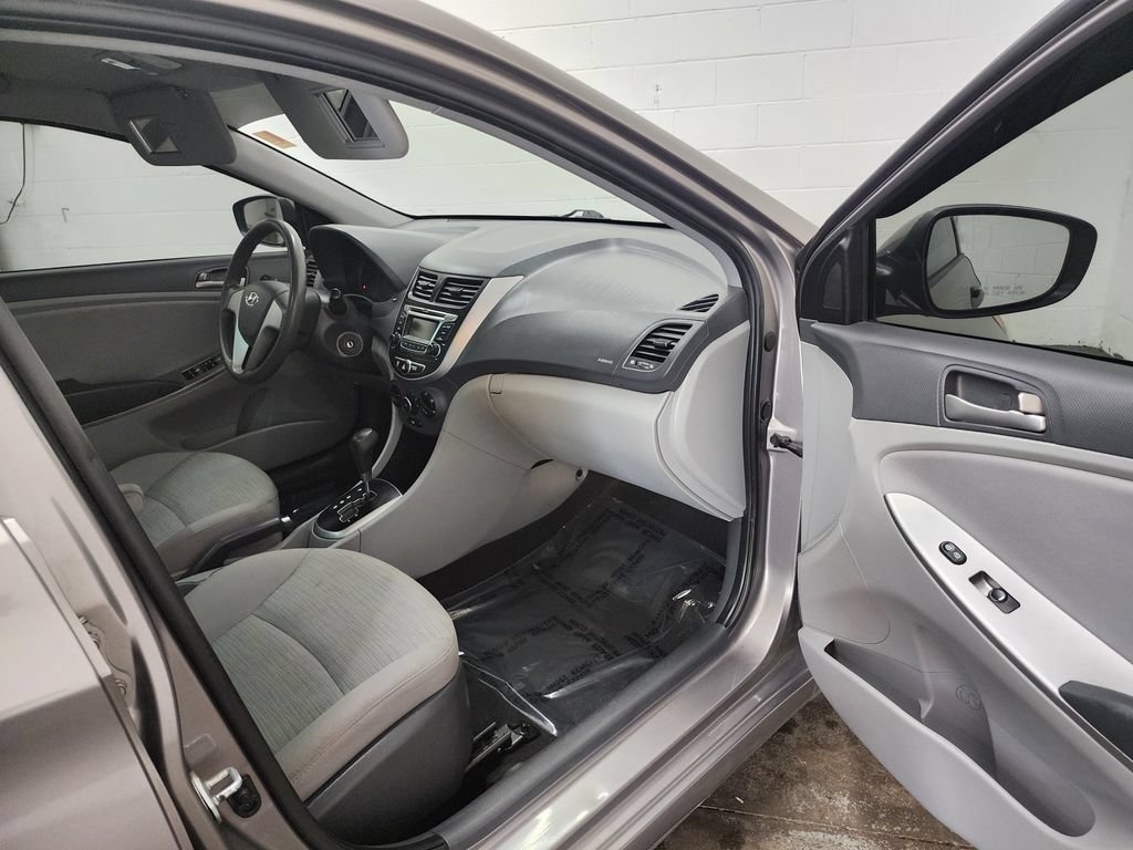 Used 2017 Hyundai Accent SE FWD image 29