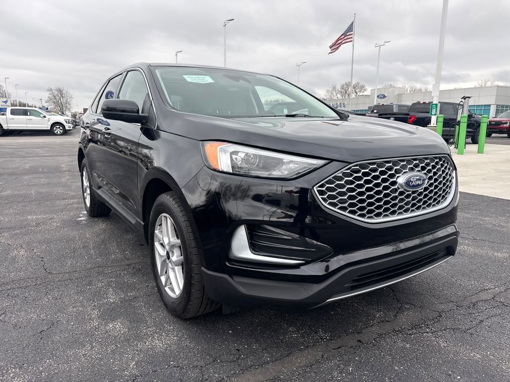 Used 2024 Ford Edge SEL w/ Class II Trailer Tow Package image 4