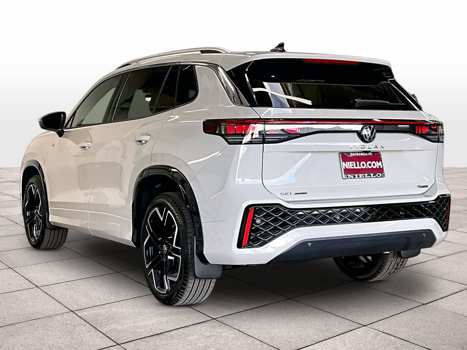 New 2026 Volkswagen Tiguan SEL R-Line AWD/4WD image 3