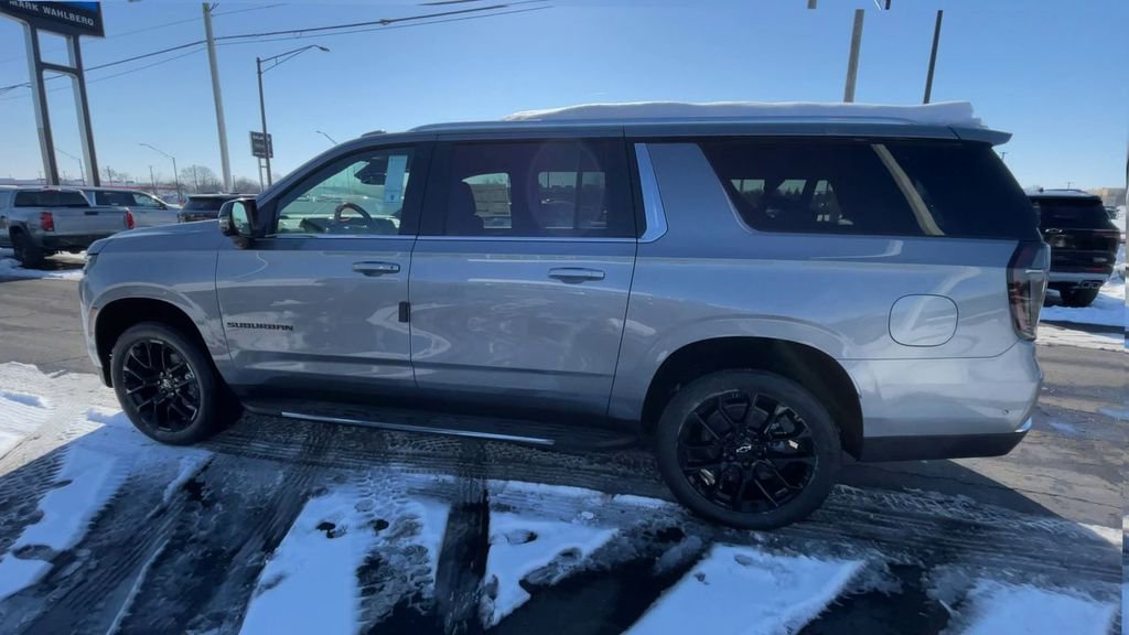 New 2026 Chevrolet Suburban LT w/ Comfort Package AWD/4WD image 7