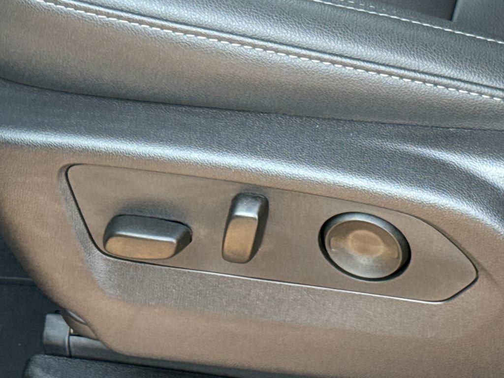 Used 2025 Chevrolet Tahoe Z71 w/ Comfort Package image 26