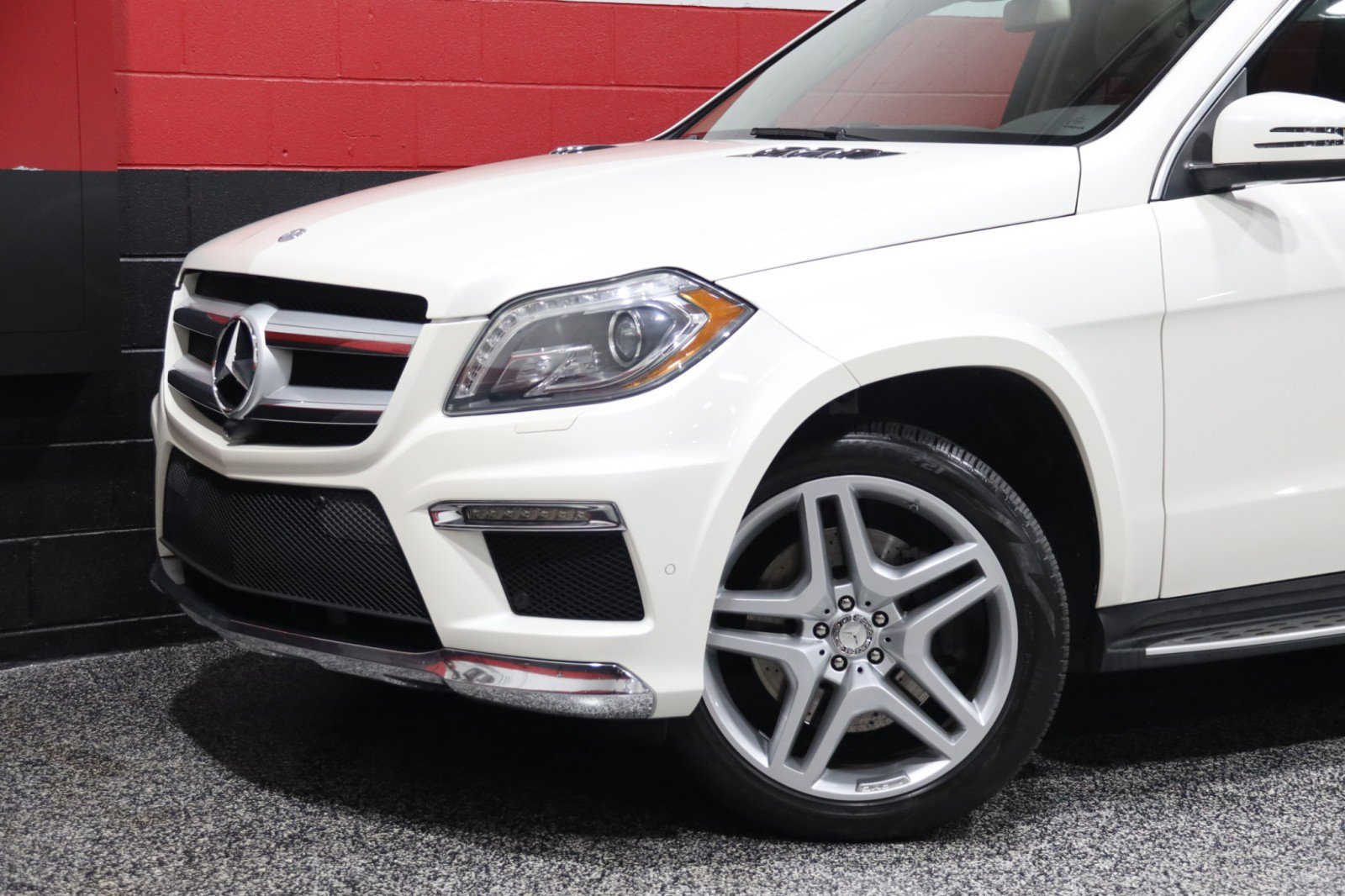 Used 2013 Mercedes-Benz GL 550 4MATIC AMG Sport 4dr Suv image 19