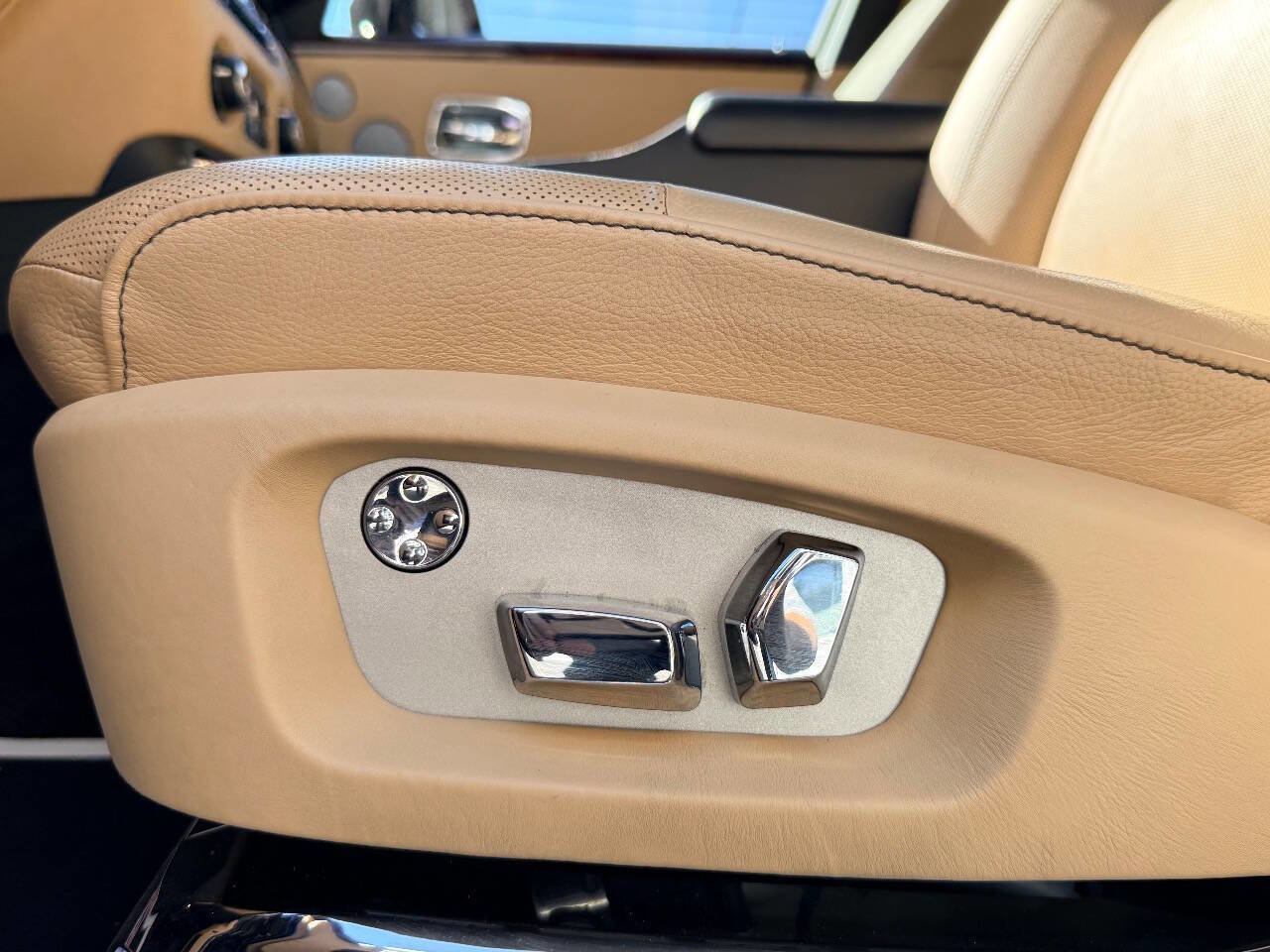 Used 2014 Rolls-Royce Ghost image 17