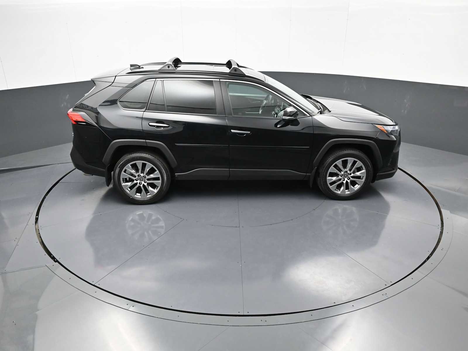 Used 2022 Toyota RAV4 Limited AWD/4WD image 36
