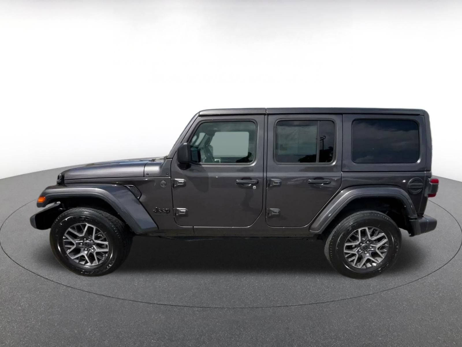 Used 2025 Jeep Wrangler Unlimited Sahara AWD/4WD image 8