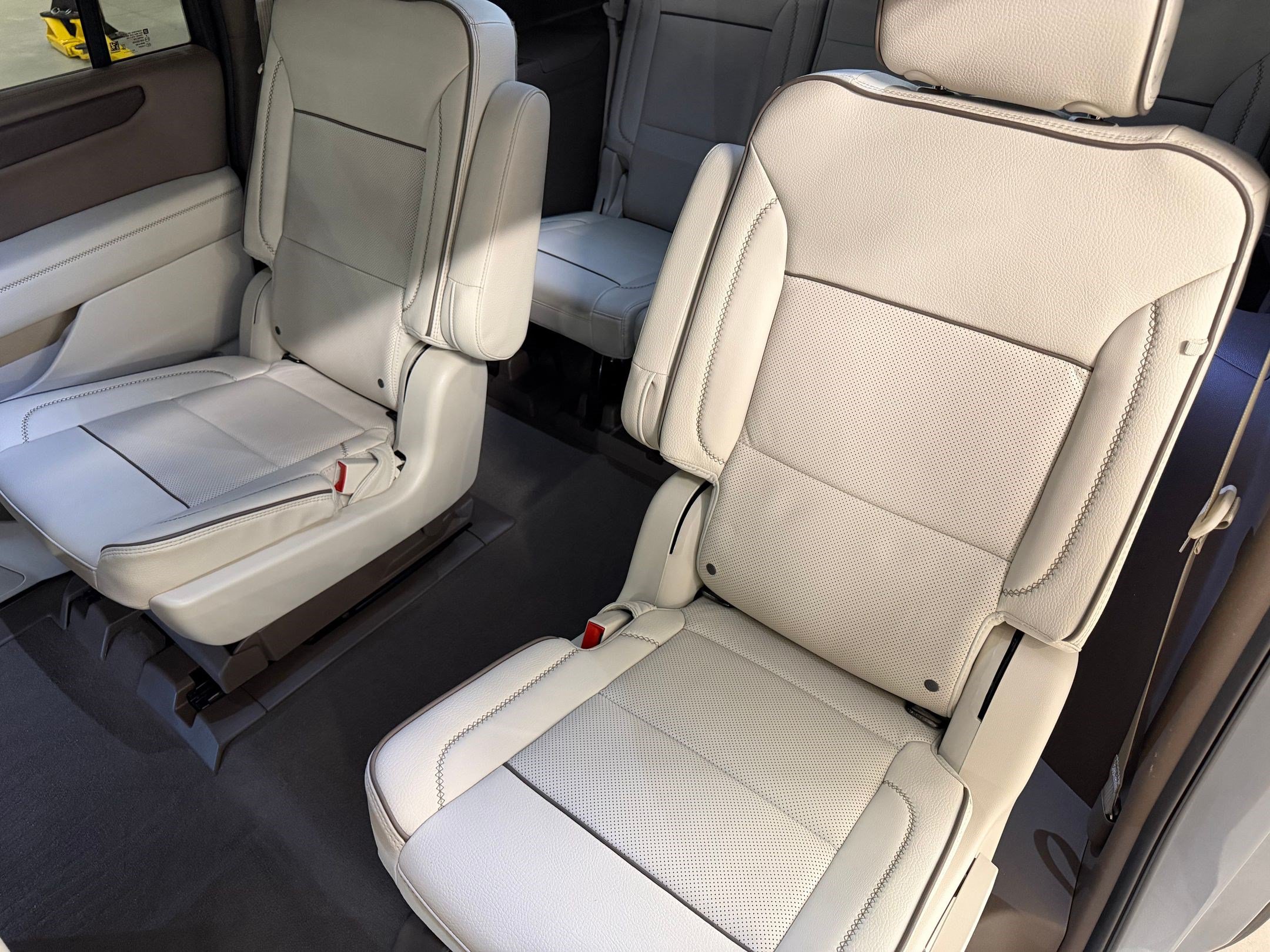 Used 2025 GMC Yukon XL Denali AWD/4WD image 28