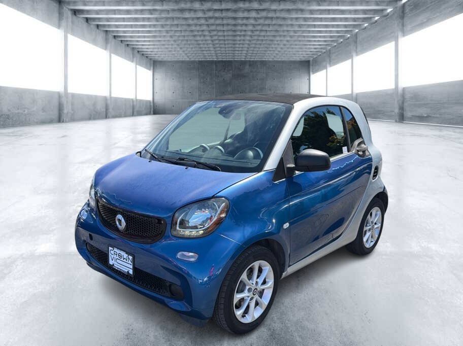 Used 2017 smart fortwo pure RWD image 1