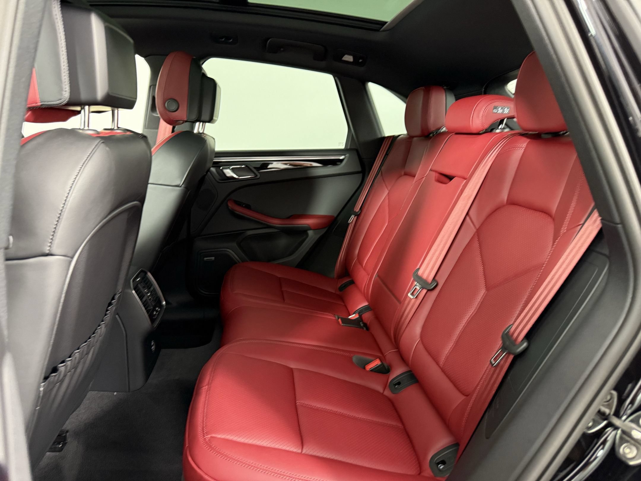 Certified 2026 Porsche Macan S AWD/4WD image 22