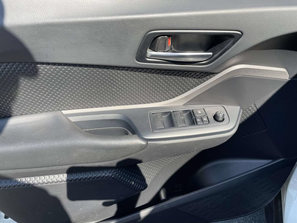 Used 2021 Toyota C-HR LE FWD image 17