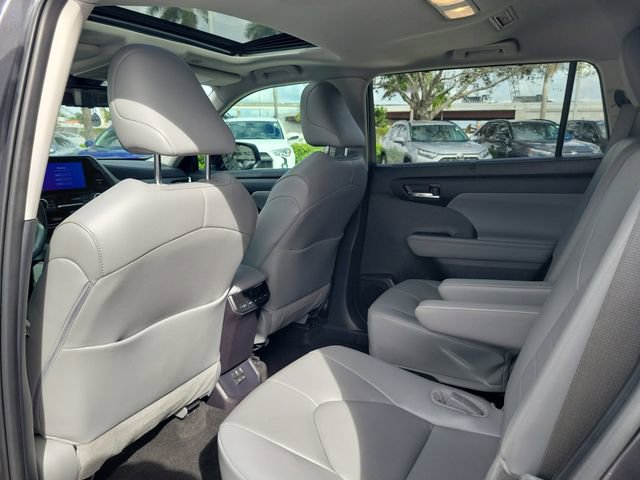 Used 2024 Toyota Highlander XLE image 5