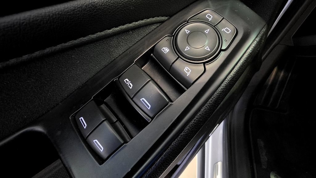 Used 2023 Chevrolet Traverse High Country AWD/4WD image 23
