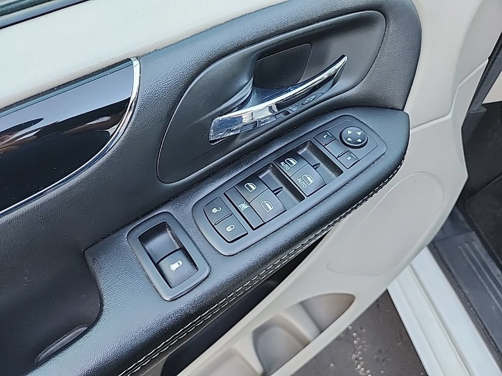 Used 2017 Dodge Grand Caravan SXT FWD image 22