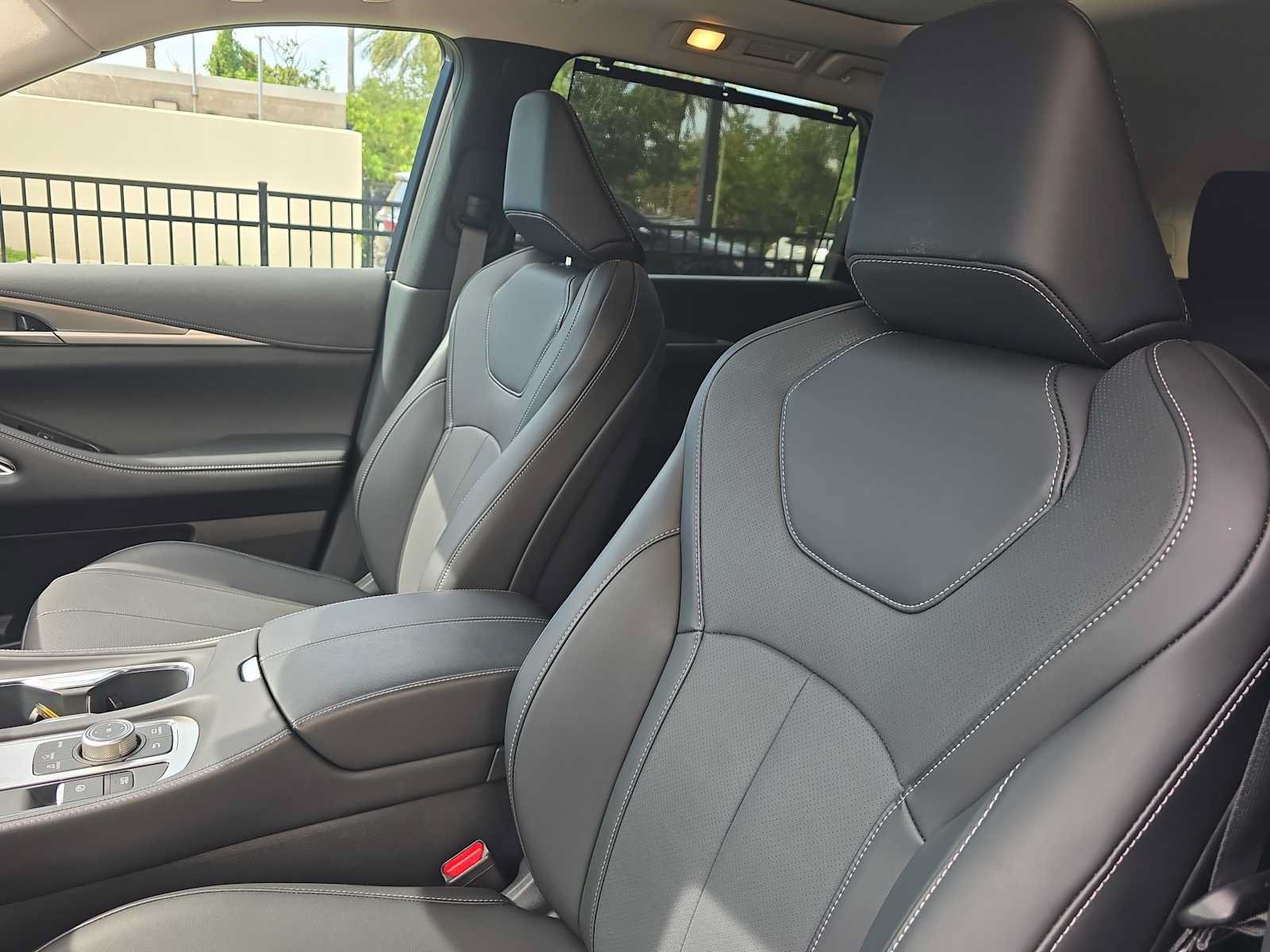 Certified 2026 INFINITI QX60 Luxe w/ Cargo Package FWD image 19