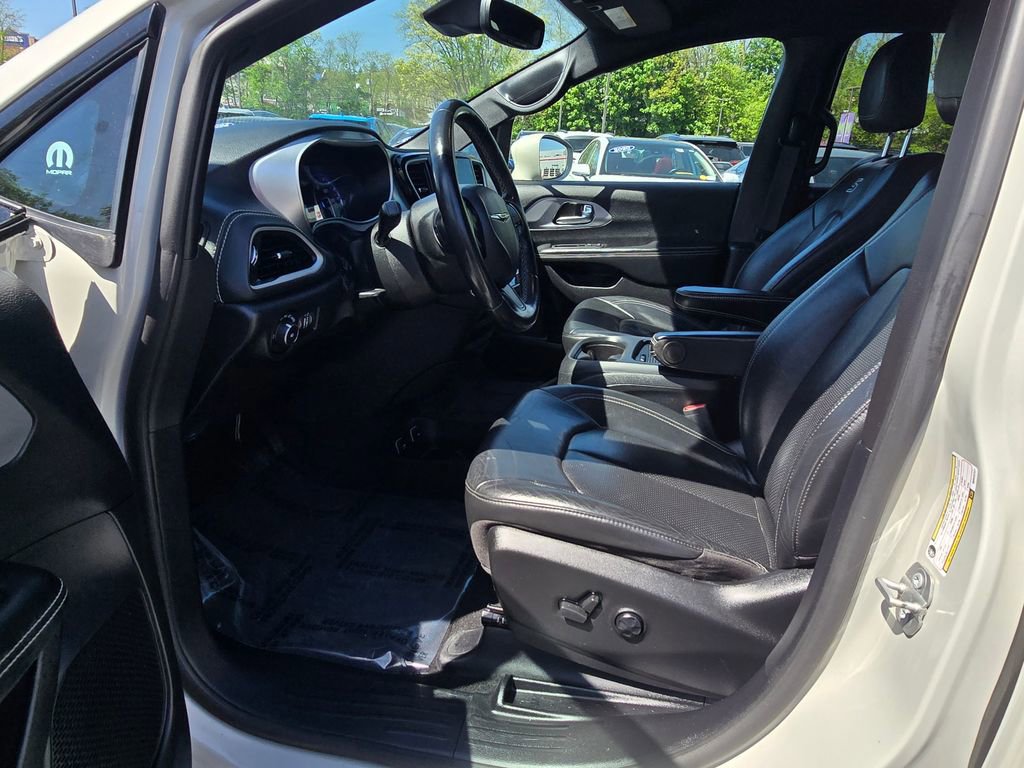 Used 2021 Chrysler Pacifica Touring-L w/ Premium & Safety Sphere Group AWD/4WD image 15