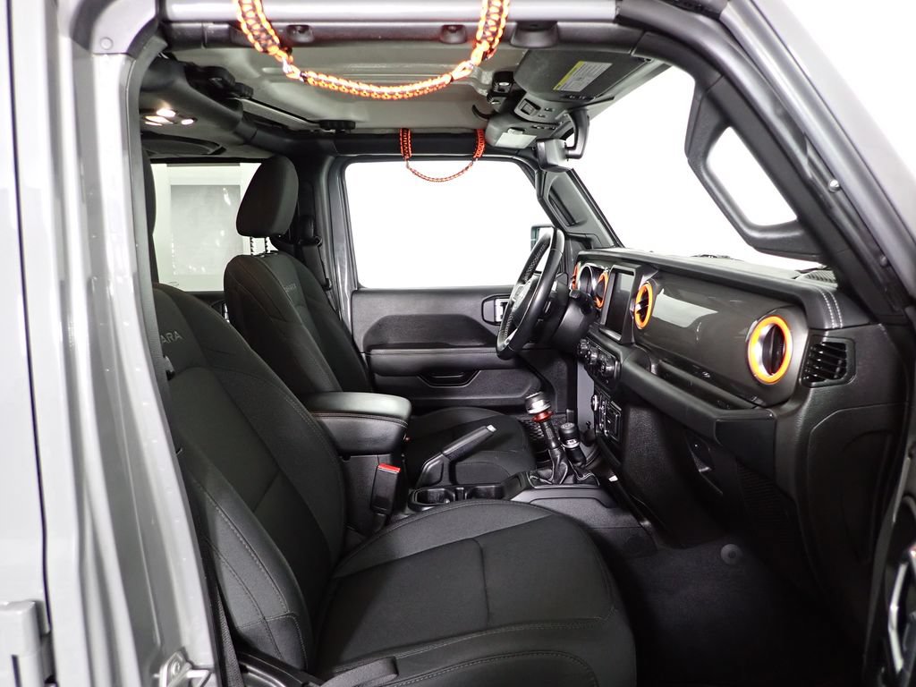 Used 2022 Jeep Wrangler Unlimited Sahara AWD/4WD image 38