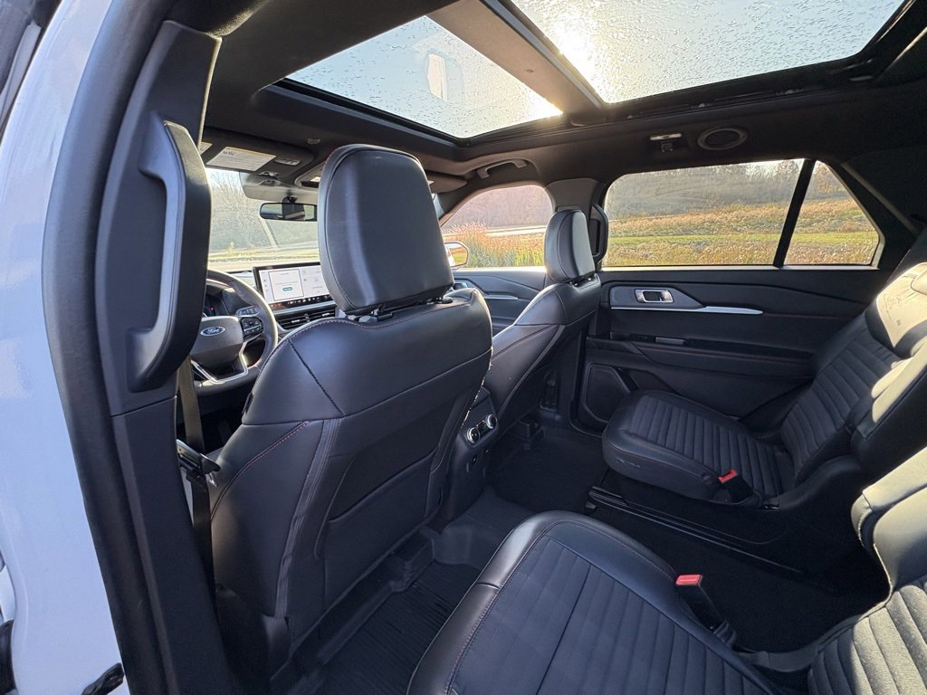 Used 2025 Ford Explorer ST-Line image 28