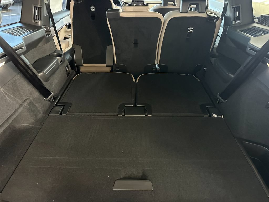 New 2026 Volvo XC90 T8 Plus w/ Protection Package Premier AWD/4WD image 15