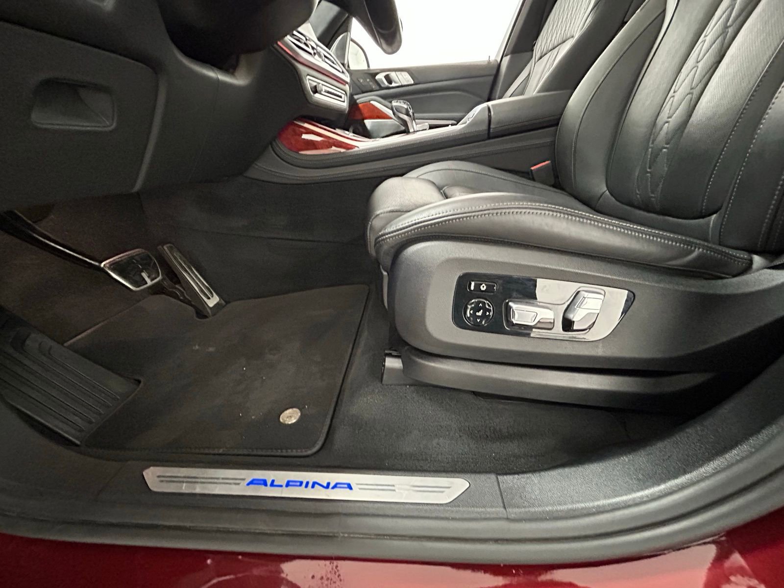 Used 2022 BMW ALPINA XB7 image 31